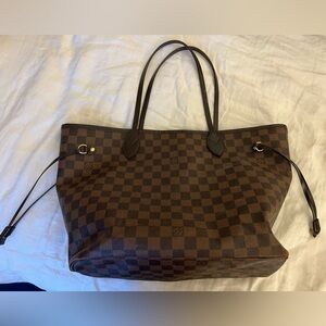 Louis Vuitton Medium Neverfull bag